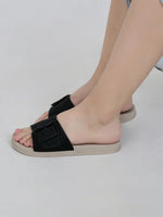 Load image into Gallery viewer, Heleey Black Textured Rubber Sliders With Buckle