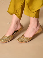 Load image into Gallery viewer, Heleey GOLDEN EMBROIDERED PUNJABI JUTTI