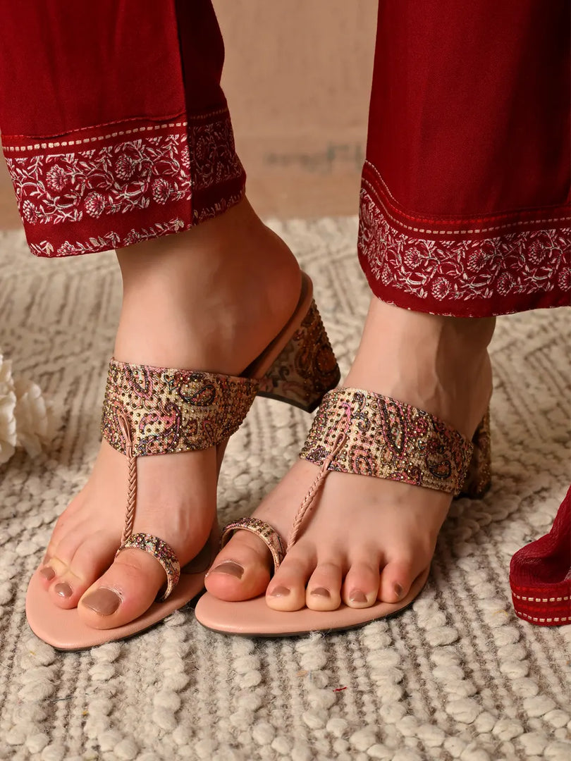 Heleey Kolhapuri Bloom Embroidered Sandals