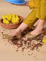 Load image into Gallery viewer, Heleey GOLDEN EMBELLISHED ROUND-TOE JUTTIS