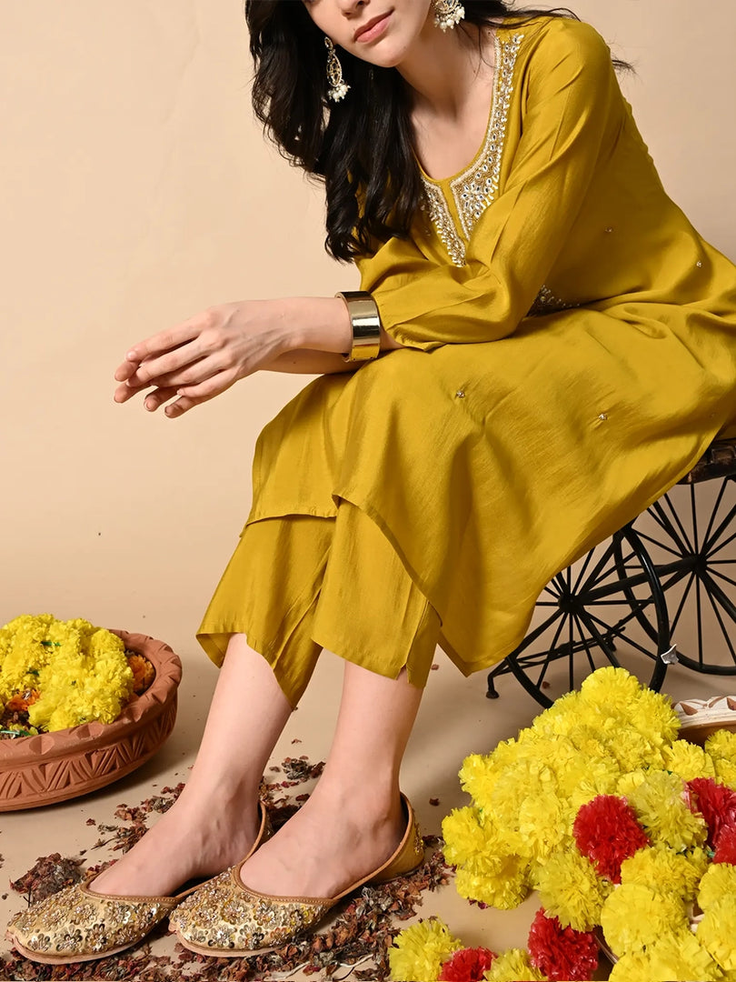 Heleey GOLDEN EMBELLISHED ROUND-TOE JUTTIS