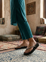 Load image into Gallery viewer, Heleey Midnight Spark Flip Flops