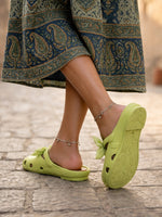 Load image into Gallery viewer, Lime Blossom Bow Clogs