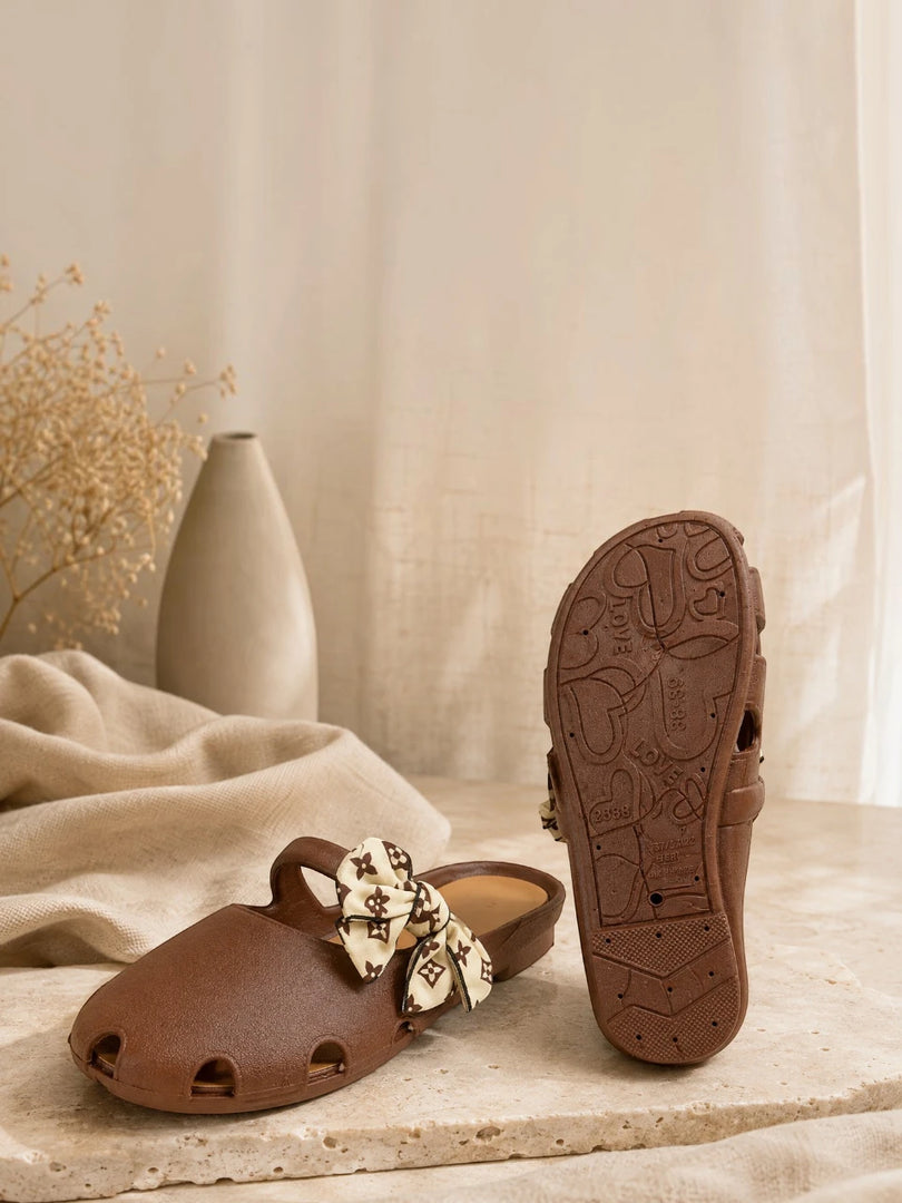 Heleey Bow Charm Brown Comfort Clogs