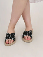 Load image into Gallery viewer, Heleey Flat Off Black Crocs SC-28