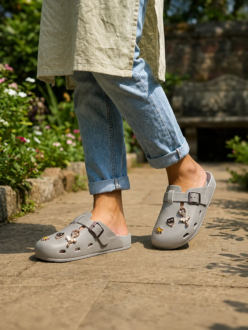 Heleey Pearl Crown Clogs