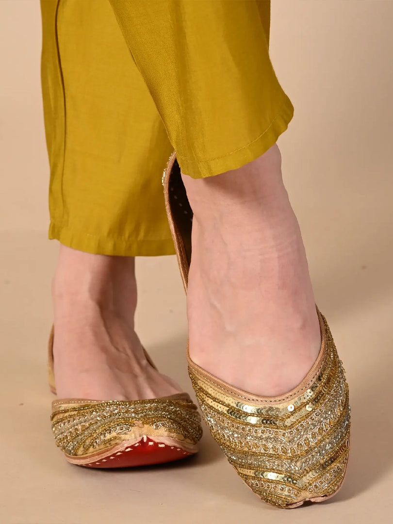 Heleey GOLDEN EMBROIDERED PUNJABI JUTTI
