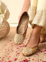 Load image into Gallery viewer, Heleey Golden Lotus Embroidered Leather Jutti