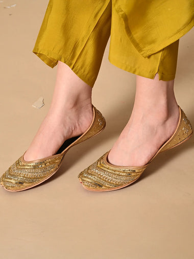 Heleey GOLDEN EMBROIDERED PUNJABI JUTTI