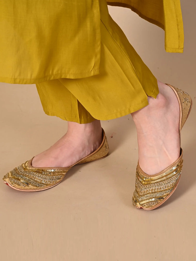 Heleey GOLDEN EMBROIDERED PUNJABI JUTTI